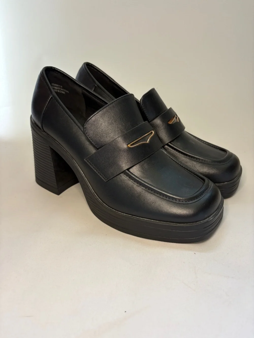 Rouge Helium Black Platform Loafer Pumps with Gold‎ Accent Size 10